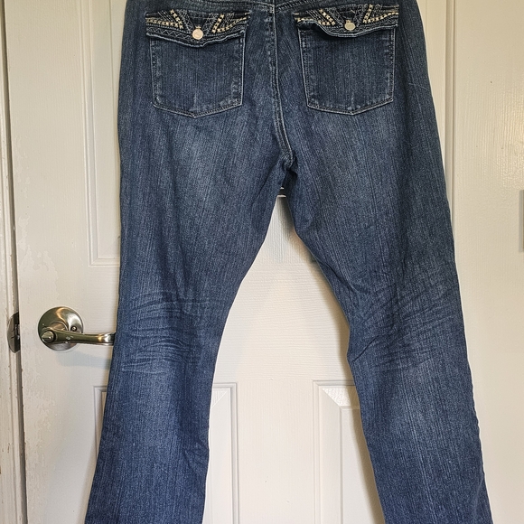 White House Black Market Blanc Distressed Jeans Women's Sz 6 Crop - Picture 8 of 15